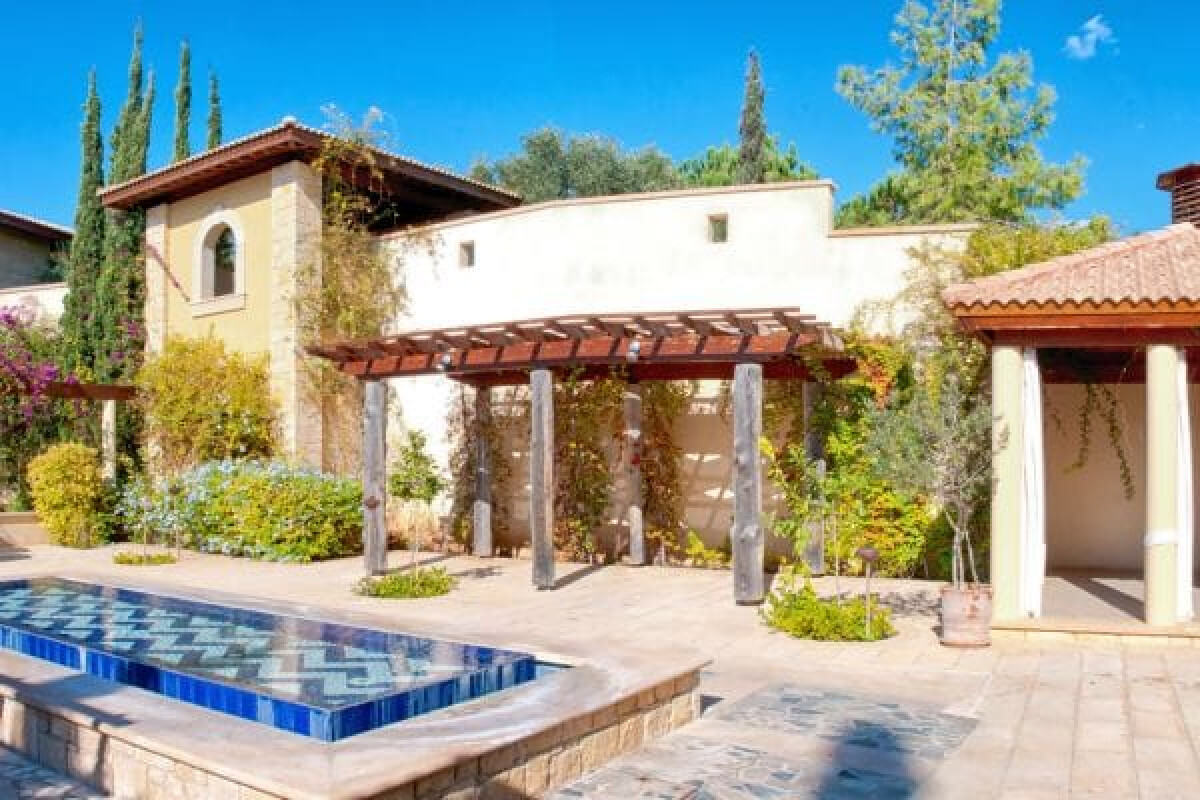 Mediterranean Style: Konsep Rumah Bergaya Klasik yang Mewah