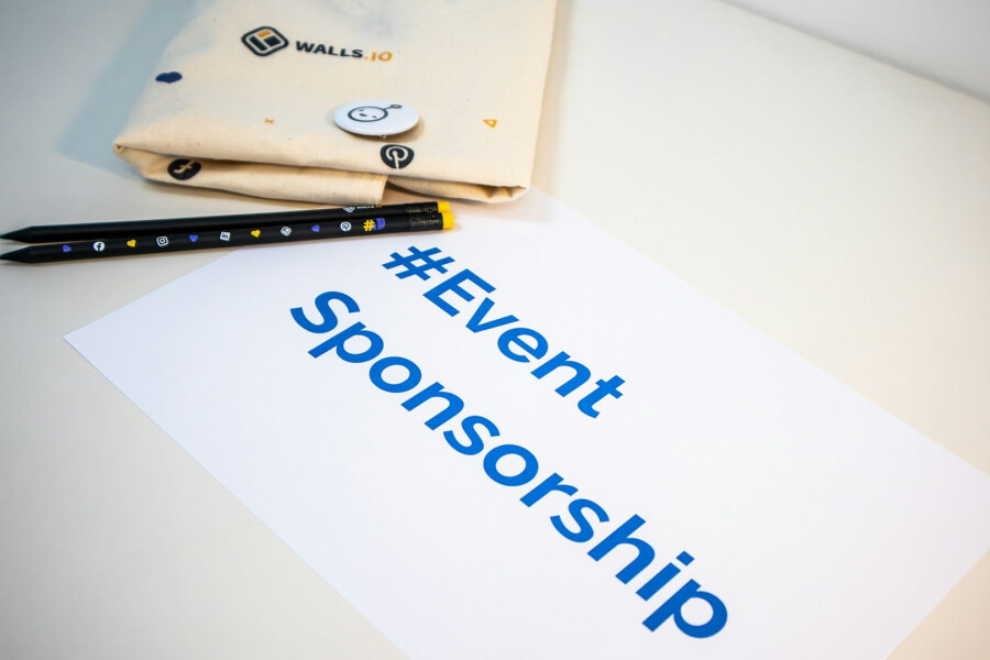 The Art of Sponsorship: Cara Menarik dan Mempertahankan Dukungan Sponsor untuk Acara Anda