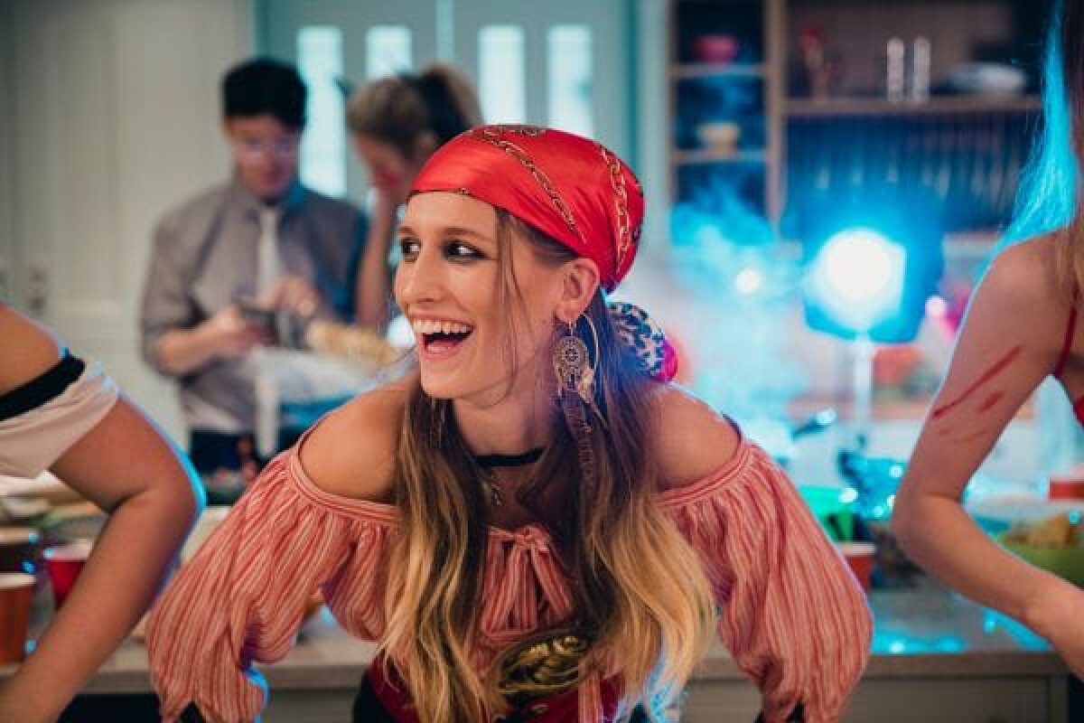 Ide Dress Code Lucu dan Kocak, Siap-siap Outing Makin Pecah!