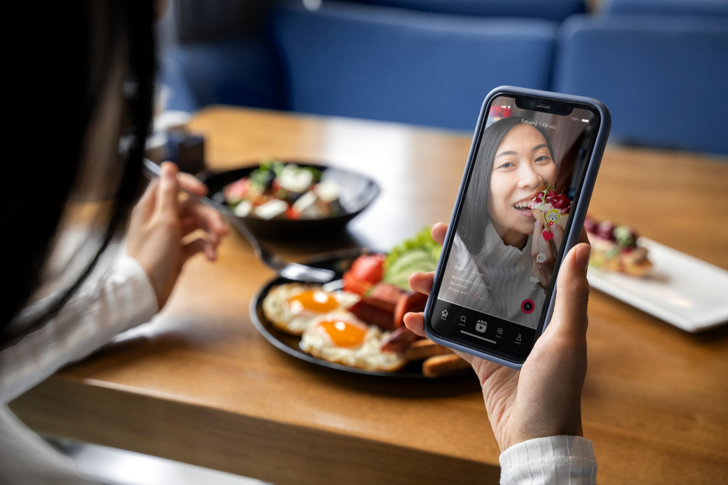 Jam Upload TikTok di 2026 untuk Bisnis Makanan Supaya FYP, Catat!