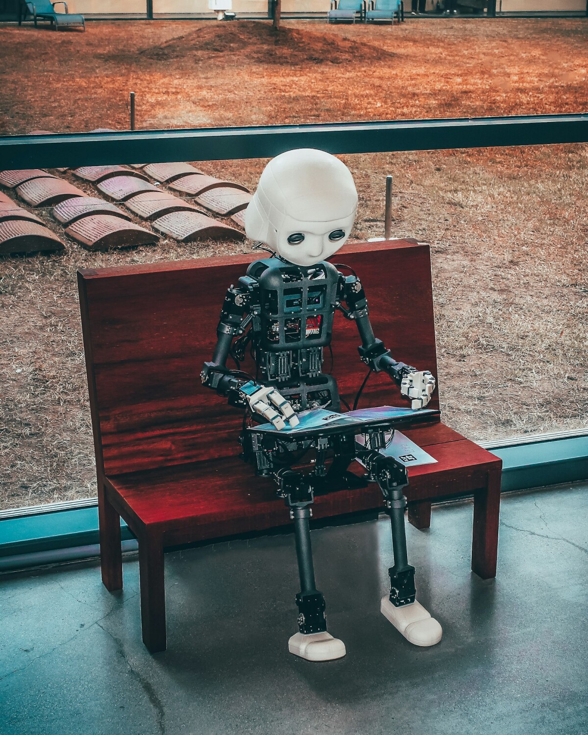 Constitutional AI dan Janji Anthropic untuk Model yang Bisa Dipercaya