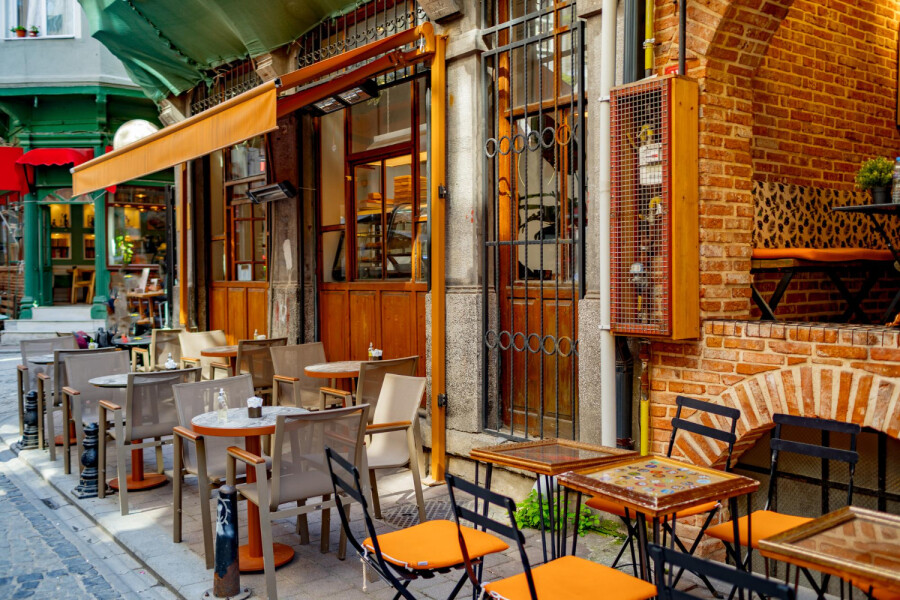 Apa Itu Bistro? Definisi, Ciri Khas, dan Bedanya dengan Kafe