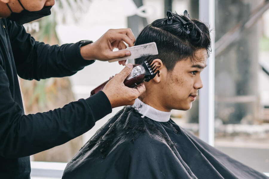 12 Rekomendasi Franchise Barbershop yang Worth It & Harganya