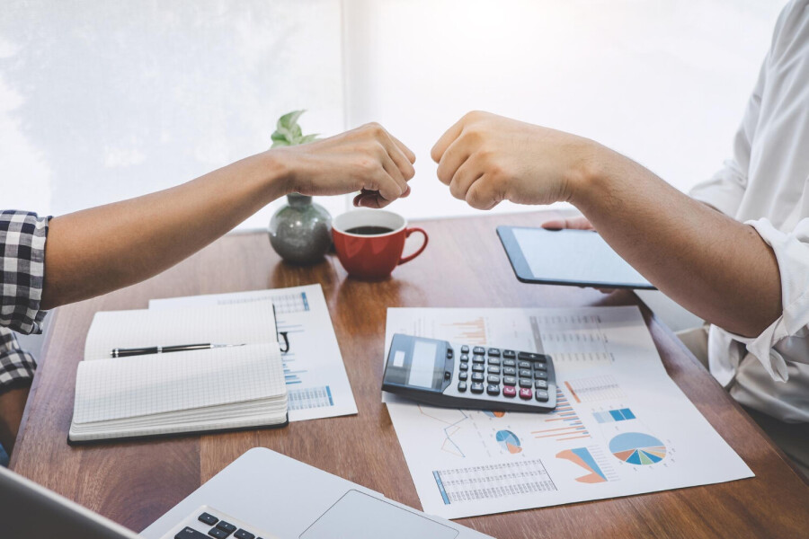 Apa Itu Franchise Fee? Pengertian & Bedanya dengan Royalty Fee